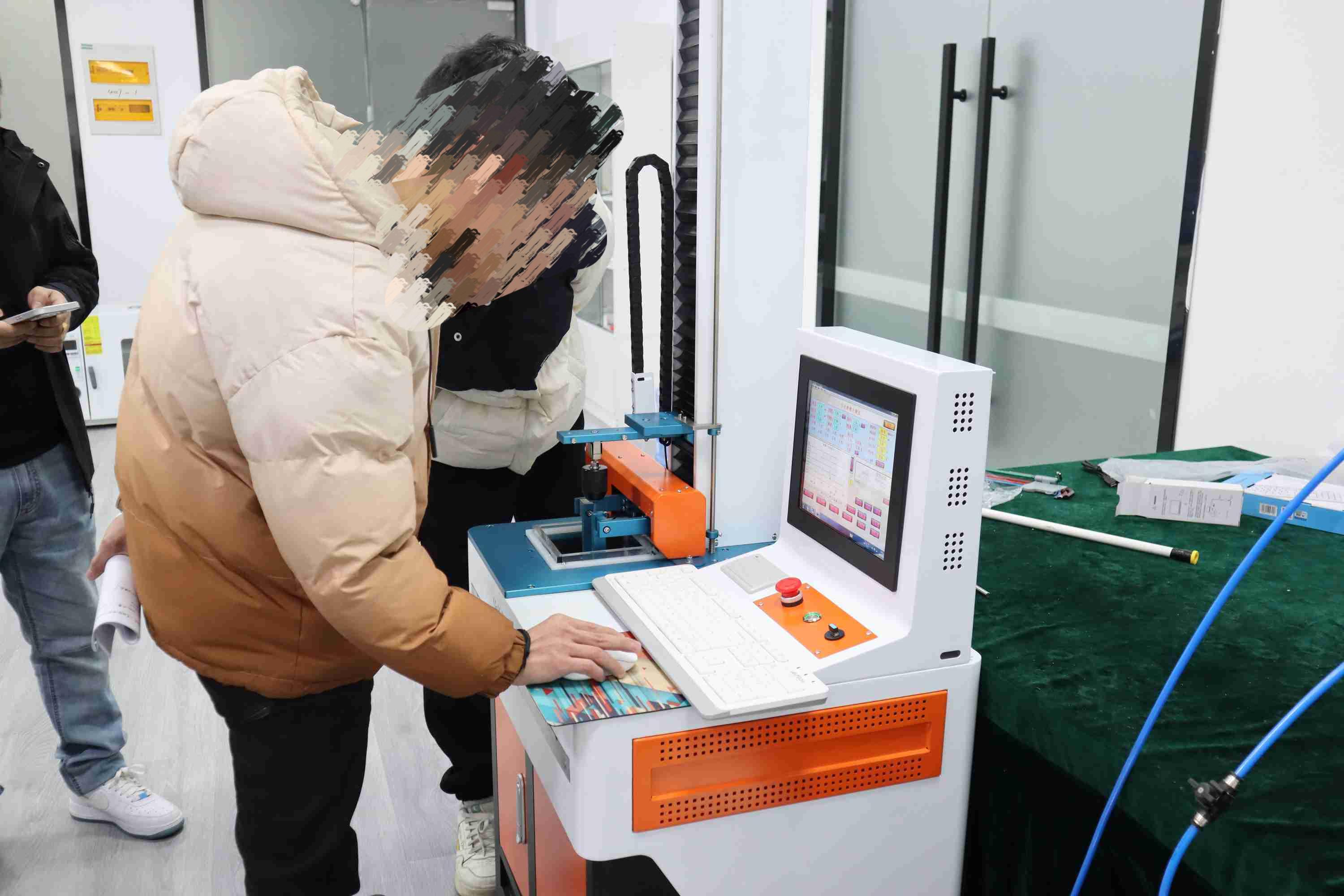 导丝滑动性能测试仪：上海徽涛为江苏XX技术有限公司上门培训服务