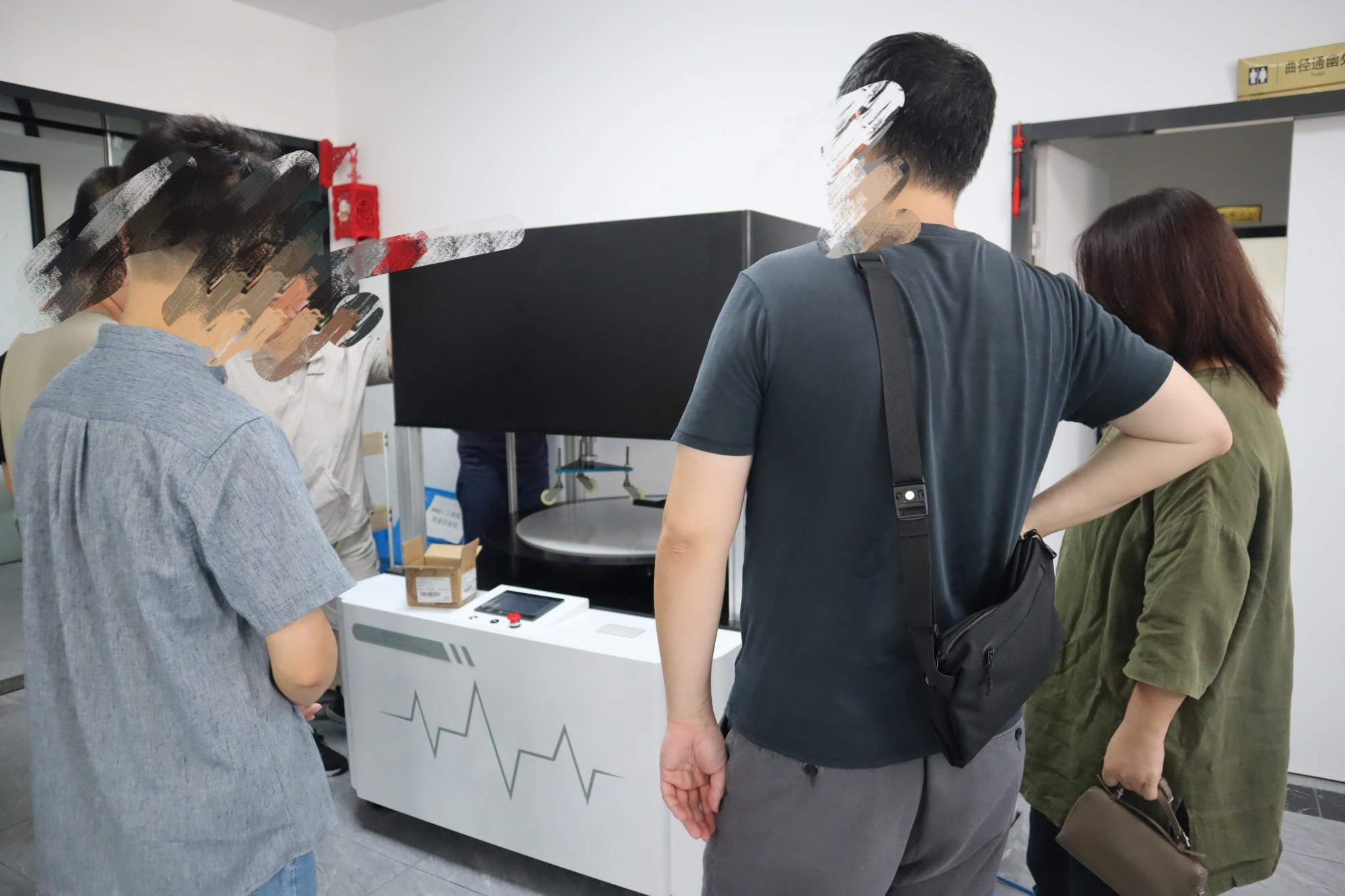 地毯脚轮耐磨试验机:上海徽涛为上海某公司达成战略合作