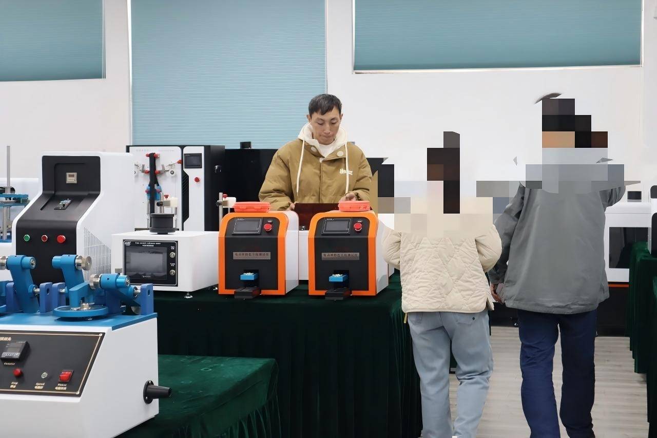 摩擦系数仪器：上海某某公司到访上海徽涛定制一款测试摩擦系数的仪器 