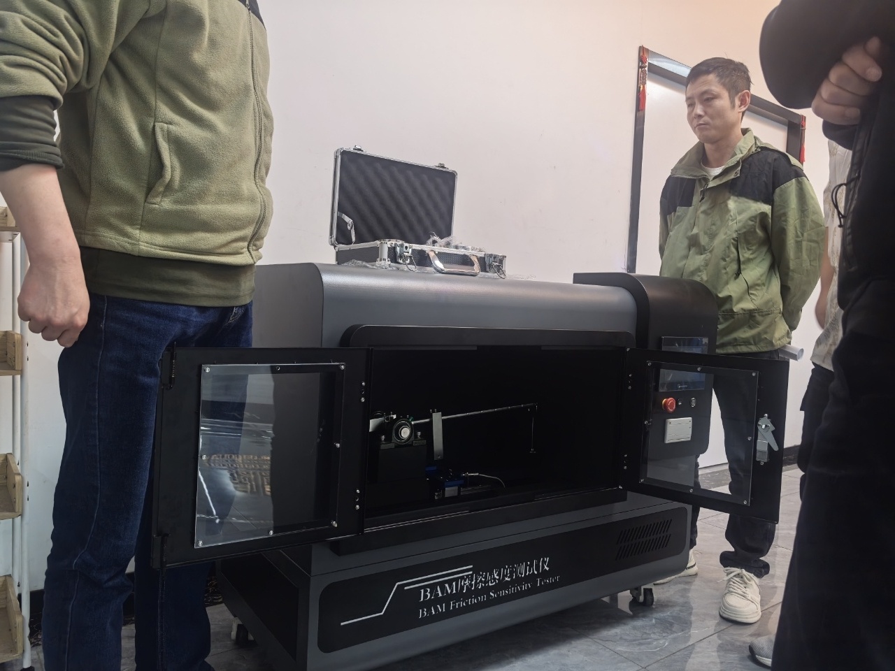 BAM摩擦感度测试仪：XX大学到访上海徽涛考察设备